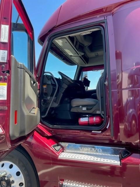 2020 VOLVO VNL64T860 8027569501